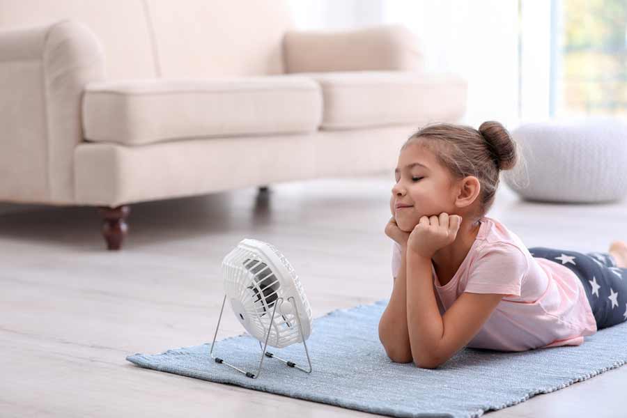 Kind vor Ventilator (de.depositphotos.com