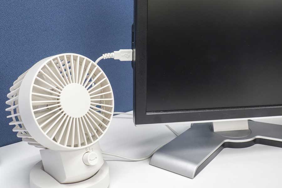 USB Ventilator am Computer angeschlossen (de.depositphotos.com)