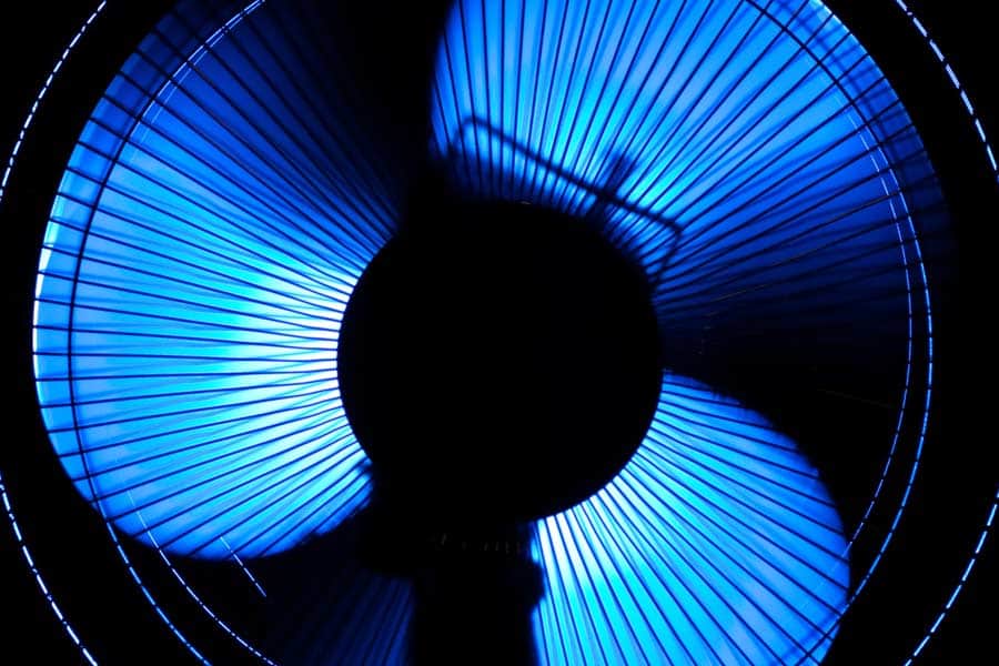 Ventilator mit blauen Licht (de.depositphotos.com)