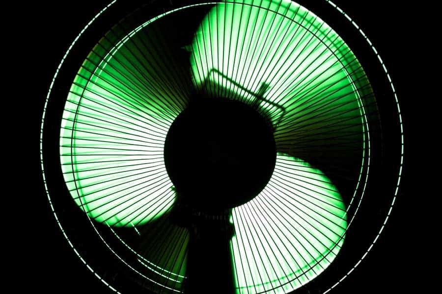 Ventilator mit grünem Licht (de.depositphotos.com) Ventilator mit grünem Licht (de.depositphotos.com)